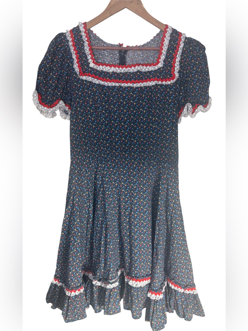 Vintage Prairie Floral Calico Lace Trim Cottagecore Dress